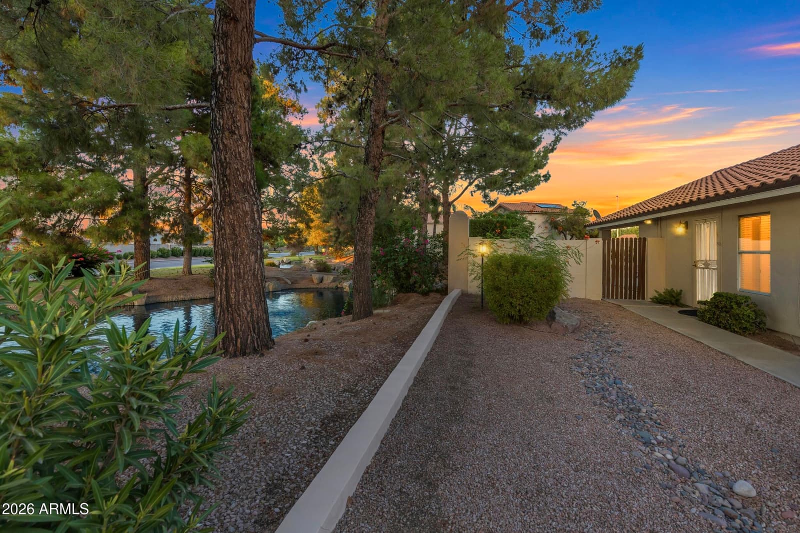 1517 S ASH Drive, Chandler, AZ 85286 — photo 5 of 77