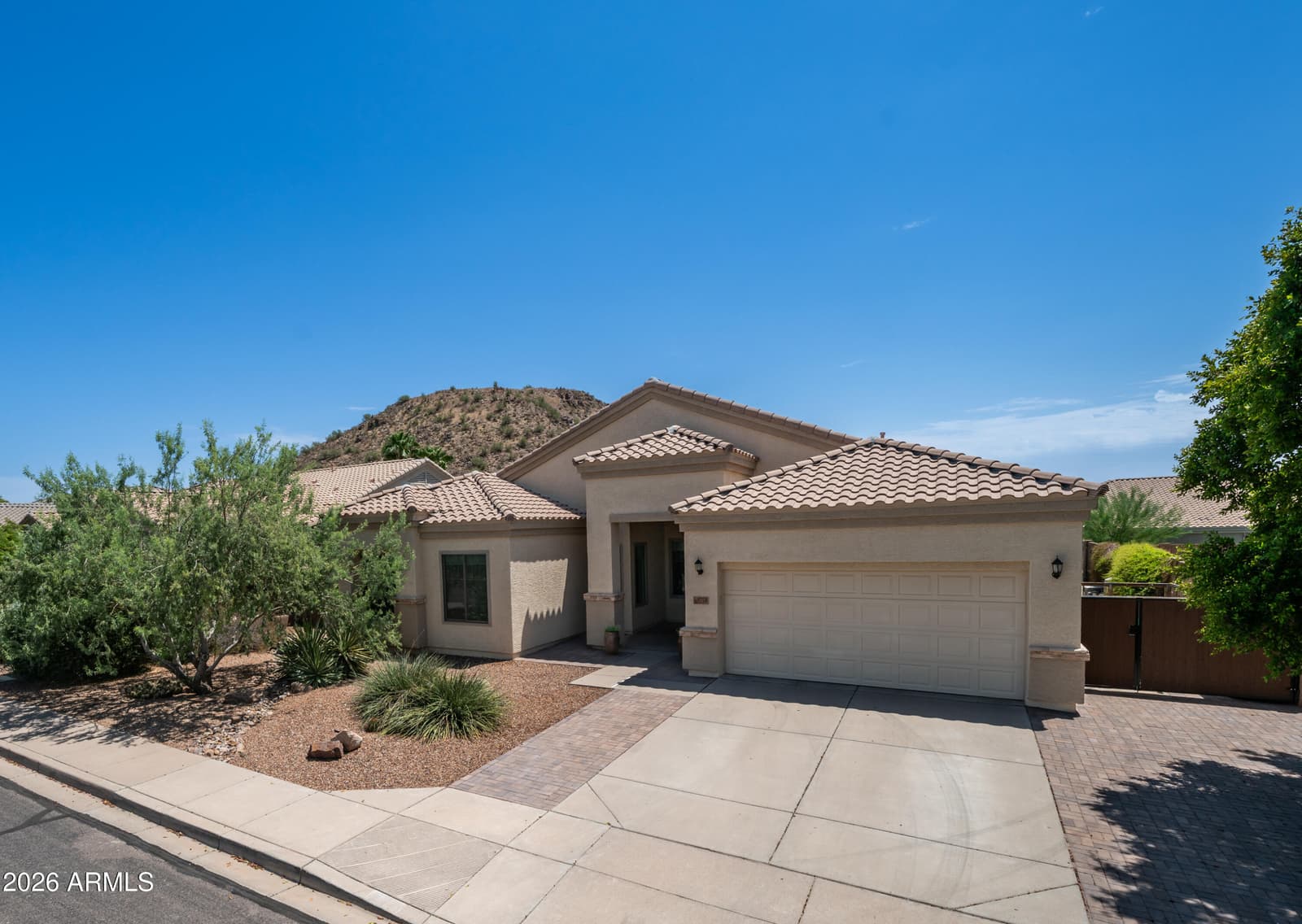 8723 E HILLVIEW Street, Mesa, AZ 85207 — photo 4 of 42