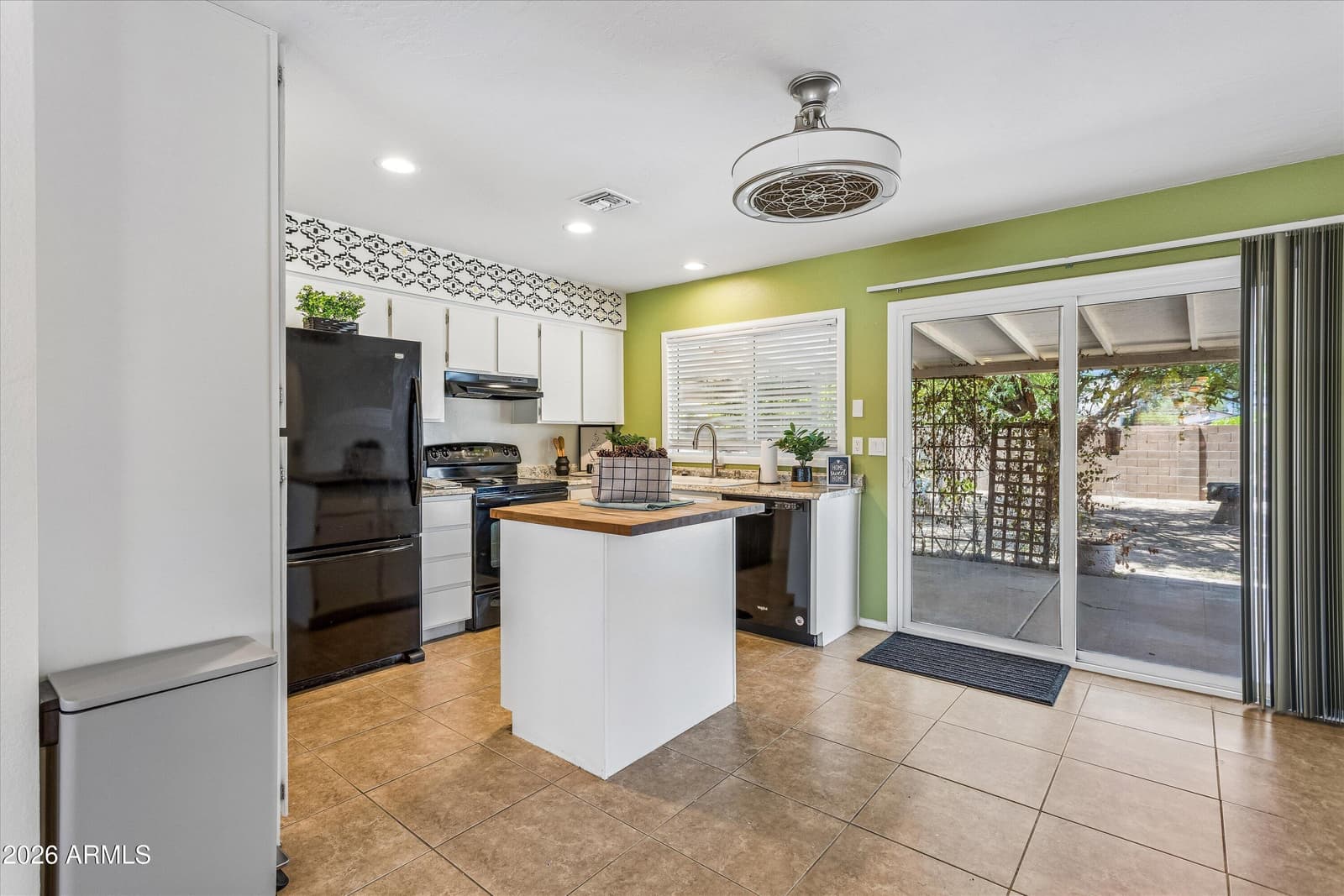 18232 N 26TH Place, Phoenix, AZ 85032 — photo 4 of 36