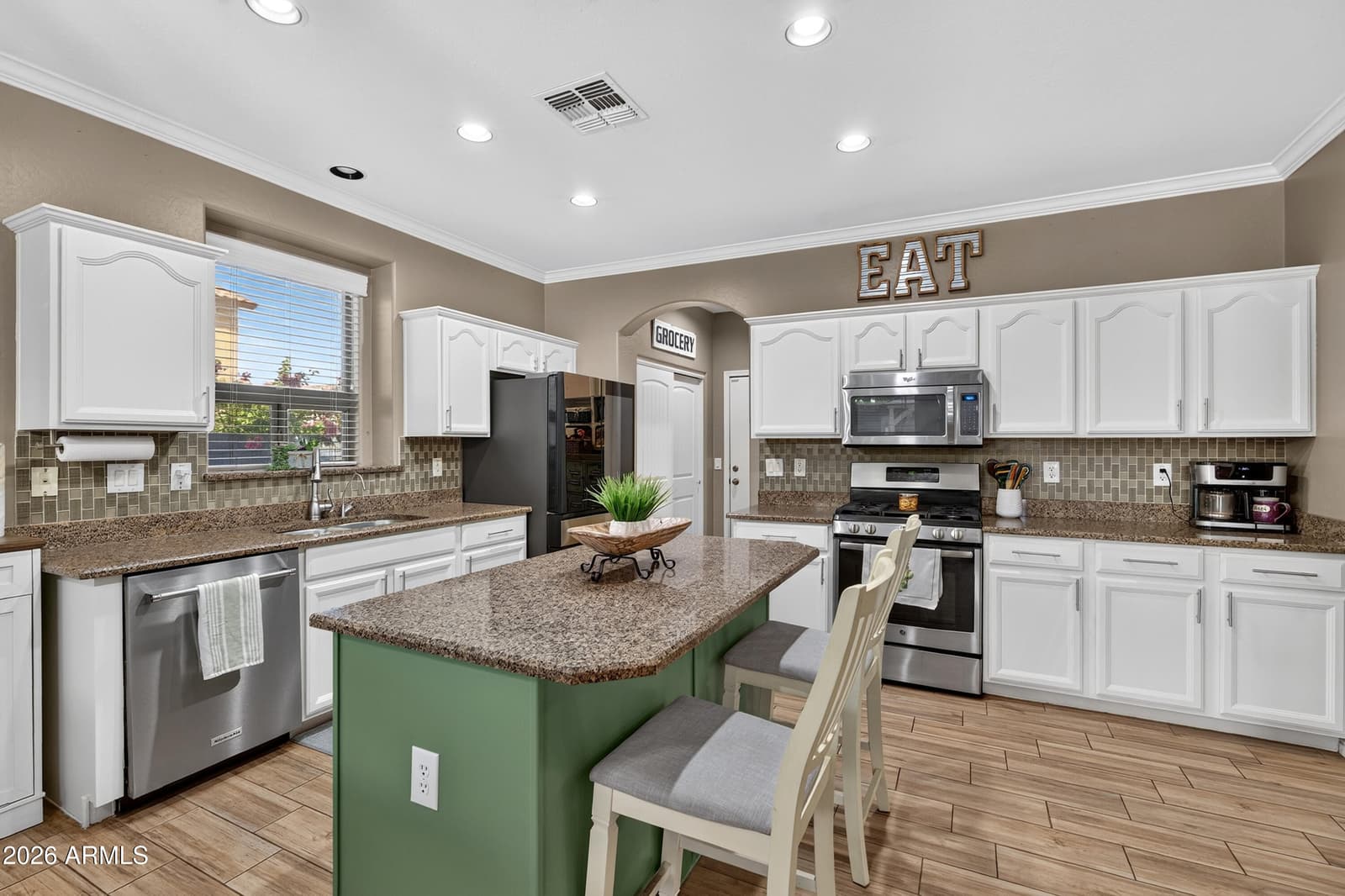 879 W HOLSTEIN Trail, San Tan Valley, AZ 85143 — photo 11 of 49
