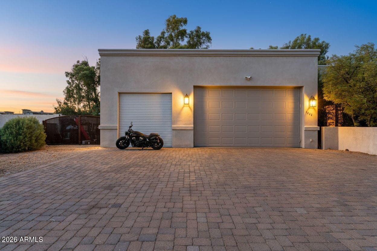 7240 E SWEETWATER Avenue, Scottsdale, AZ 85260 — photo 6 of 38