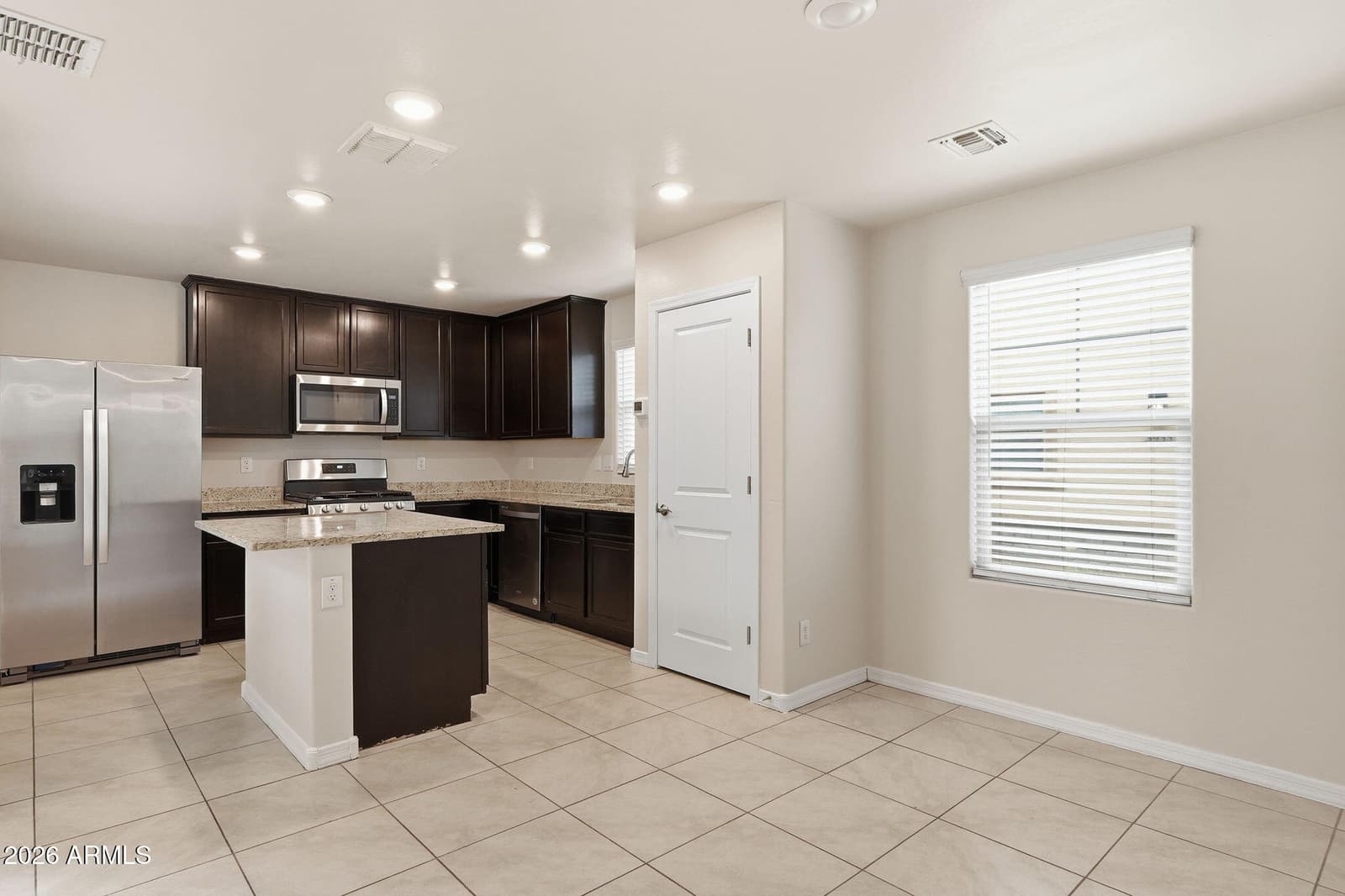 3921 S 82ND Drive, Phoenix, AZ 85043 — photo 8 of 36