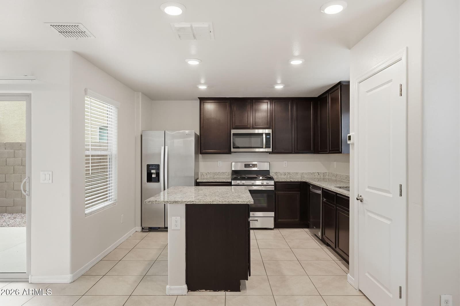 3921 S 82ND Drive, Phoenix, AZ 85043 — photo 9 of 36