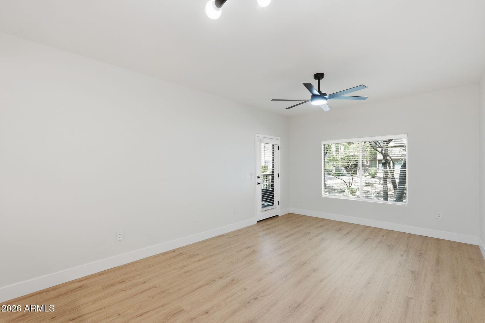 5450 E DEER VALLEY Drive 1200, Phoenix, AZ 85054 — photo 13 of 34