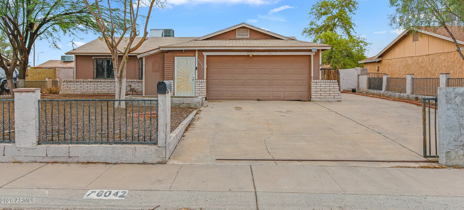 8042 W ELM Street, Phoenix, AZ 85033 — photo 3 of 35