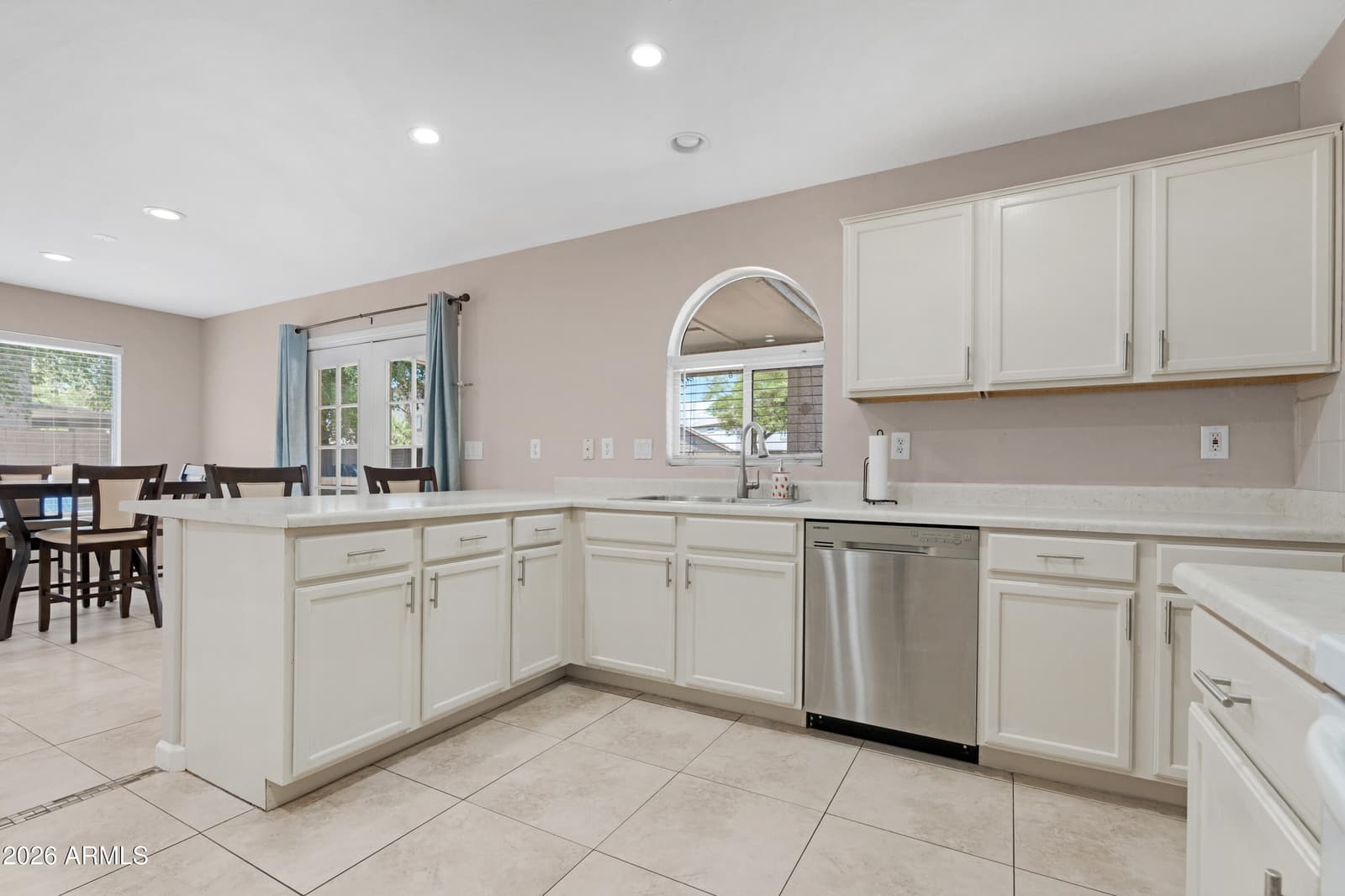 2500 E ORCHID Lane, Gilbert, AZ 85296 — photo 10 of 35