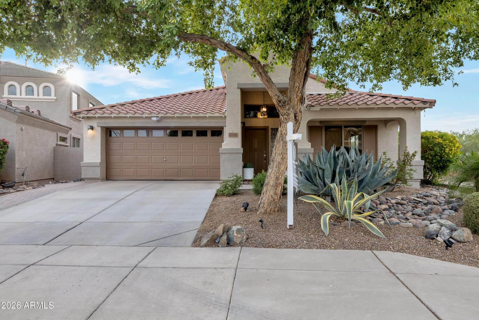 2716 E QUIET HOLLOW Lane, Phoenix, AZ 85024 — photo 4 of 41