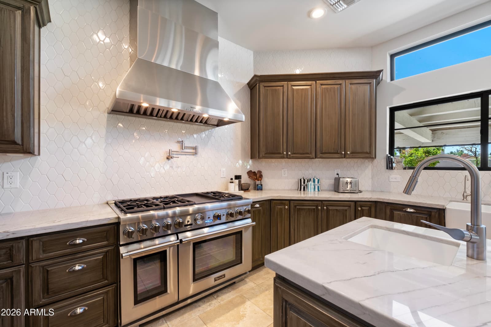 7281 E ROYAL PALM Road, Scottsdale, AZ 85258 — photo 13 of 47