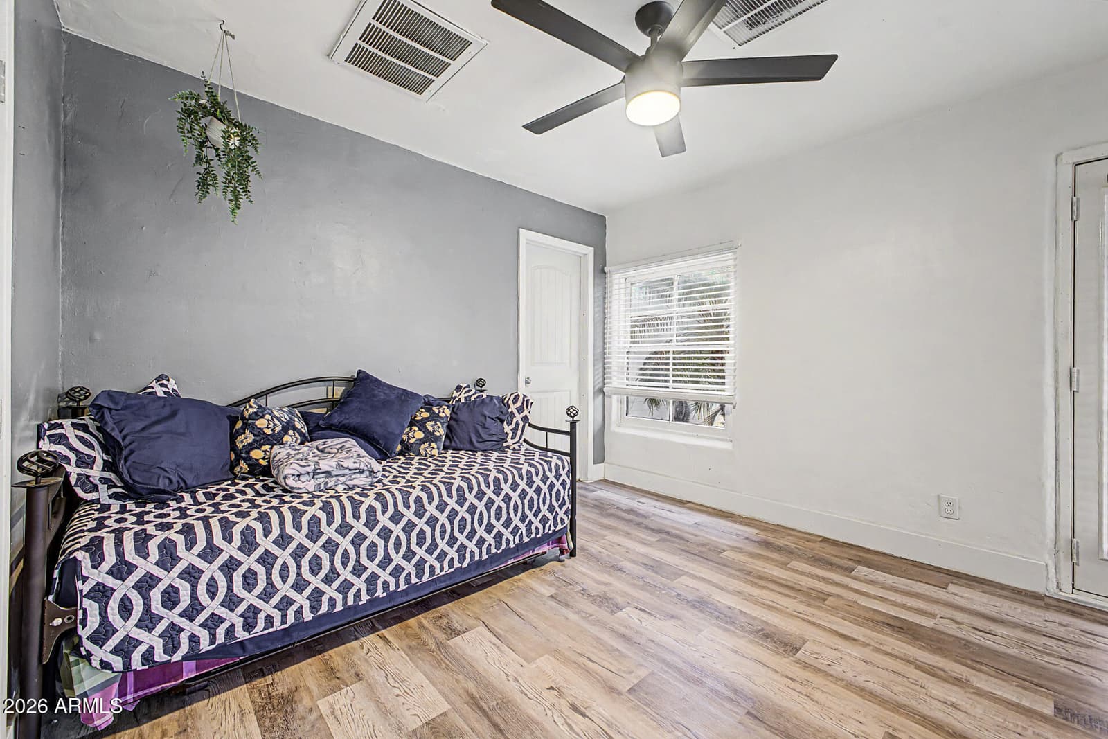 2429 W MORTEN Avenue, Phoenix, AZ 85021 — photo 15 of 21