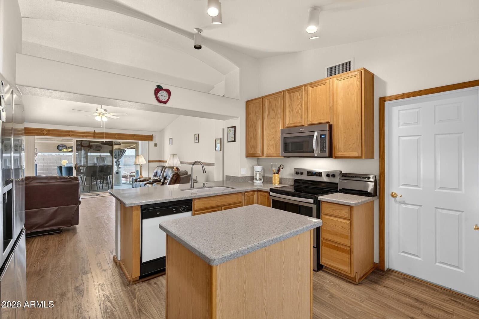 5155 E DIAMOND Avenue, Mesa, AZ 85206 — photo 10 of 38