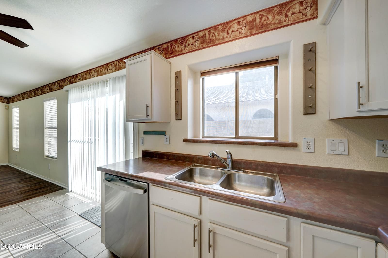 9504 E POSADA Avenue, Mesa, AZ 85212 — photo 10 of 32