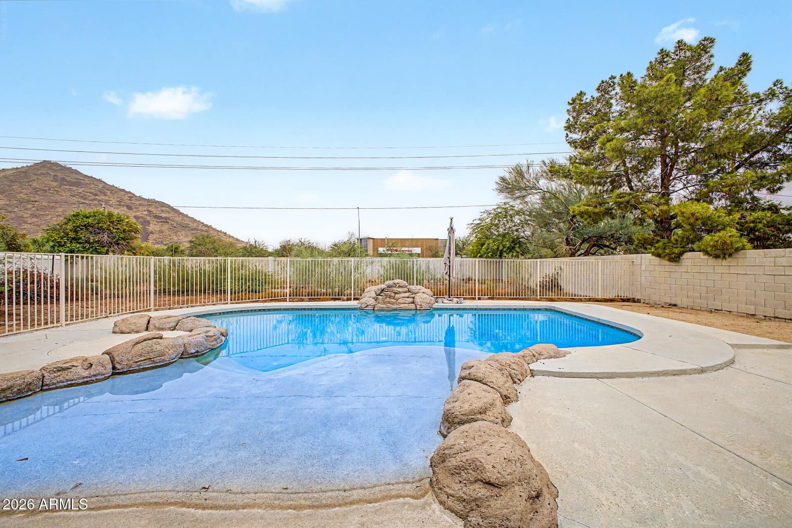 5442 W FALLEN LEAF Lane, Glendale, AZ 85310 — photo 2 of 55