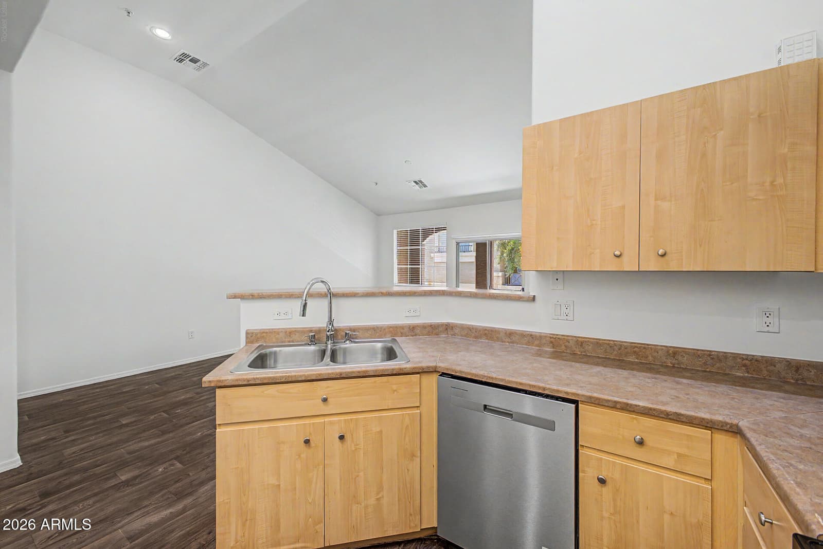 2450 W GLENROSA Avenue 29, Phoenix, AZ 85015 — photo 10 of 28