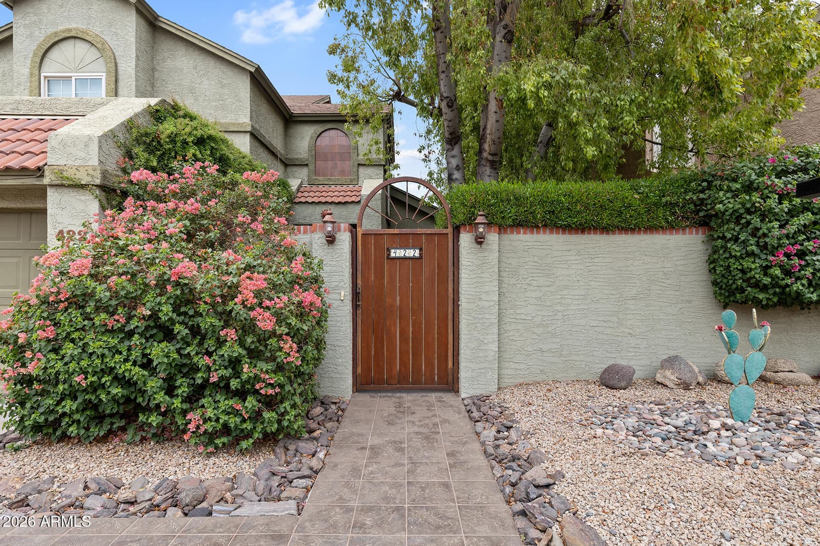 422 E KERRY Lane, Phoenix, AZ 85024 — photo 6 of 68