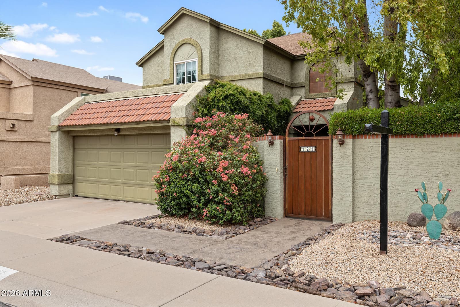 422 E KERRY Lane, Phoenix, AZ 85024 — photo 7 of 68