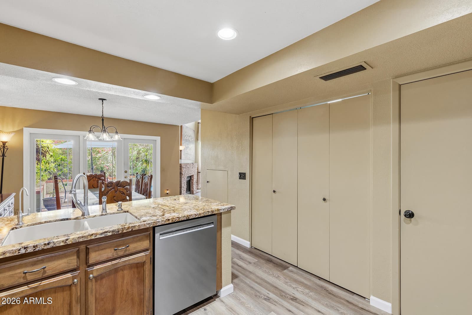 422 E KERRY Lane, Phoenix, AZ 85024 — photo 32 of 68
