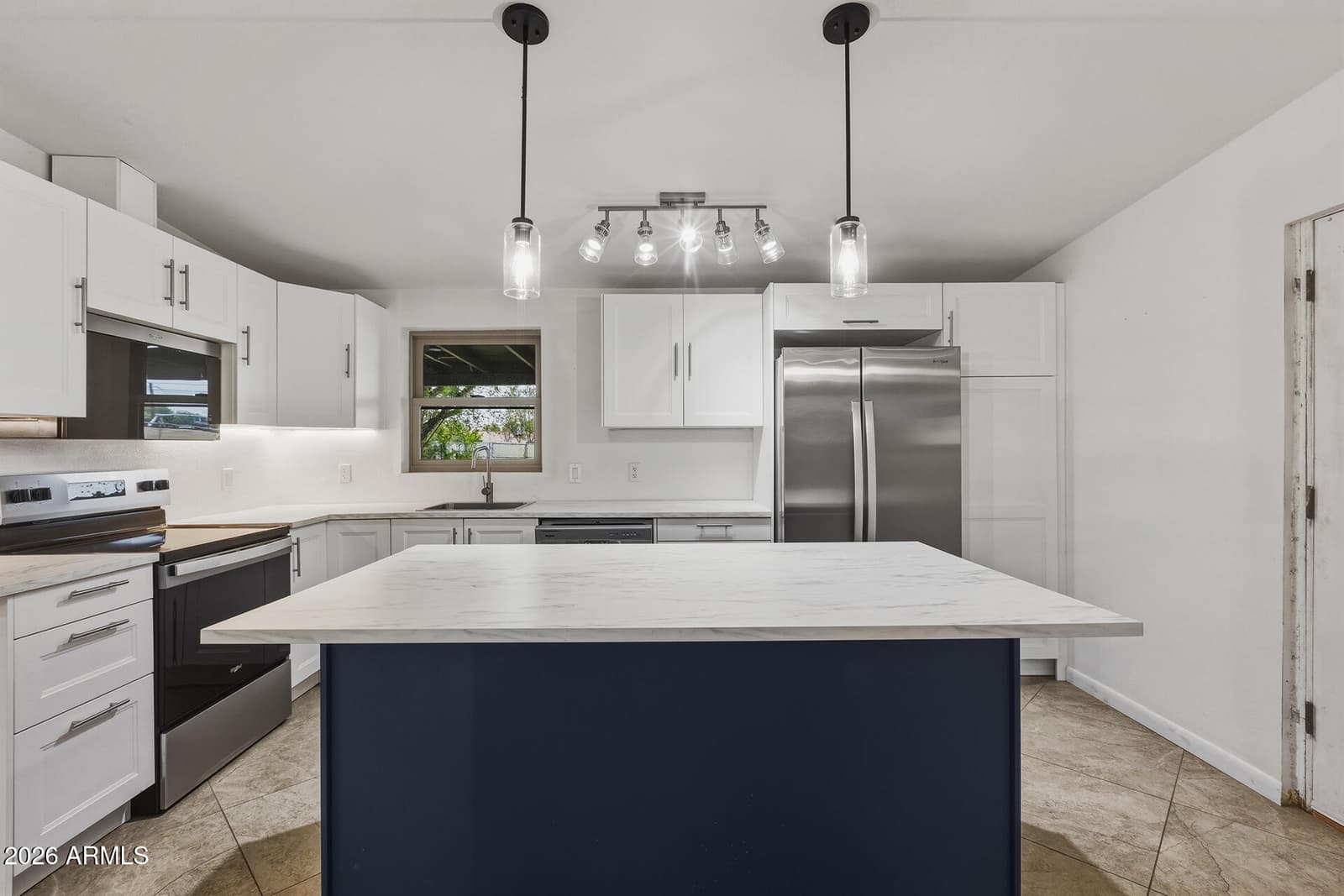 1620 W ROESER Road, Phoenix, AZ 85041 — photo 15 of 40