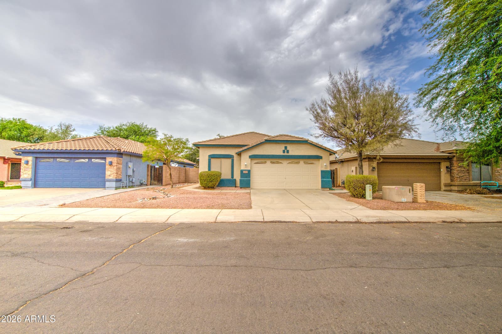 15668 W SAGUARO Lane, Surprise, AZ 85374 — photo 3 of 36