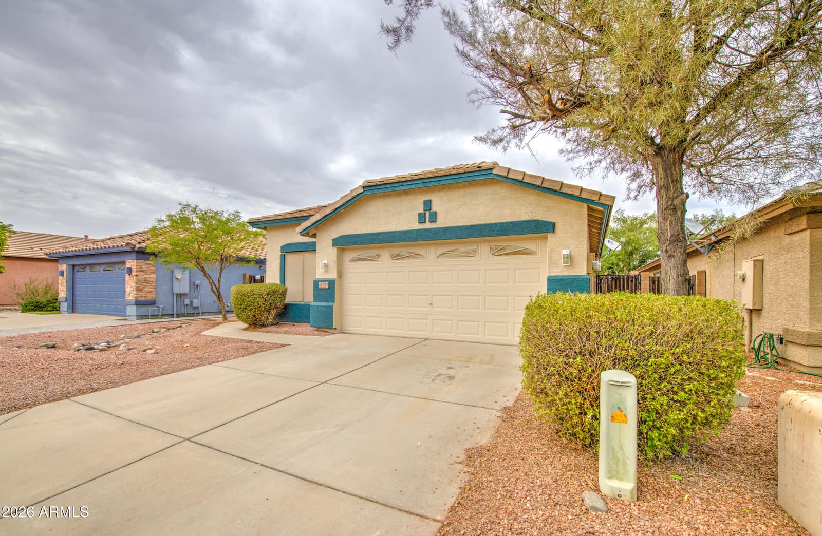 15668 W SAGUARO Lane, Surprise, AZ 85374 — photo 4 of 36