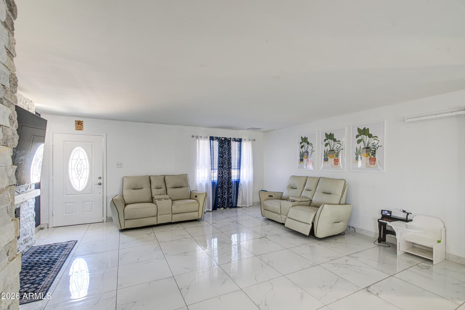 5722 N 62nd Drive, Glendale, AZ 85301 — photo 5 of 38