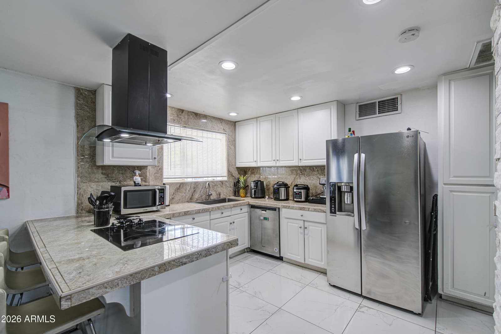 5722 N 62nd Drive, Glendale, AZ 85301 — photo 12 of 38
