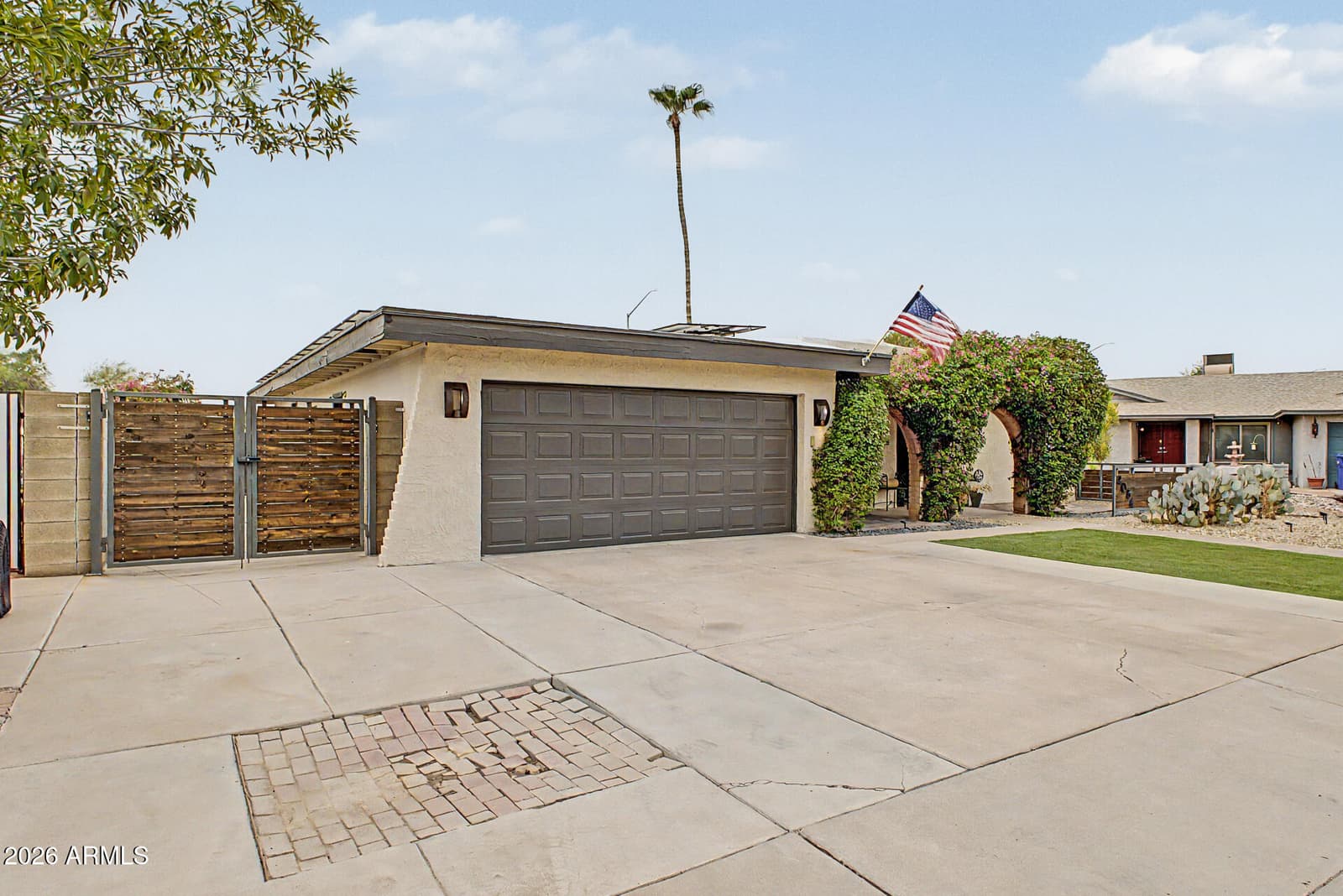 2064 S Noche De Paz Street, Mesa, AZ 85202 — photo 4 of 37
