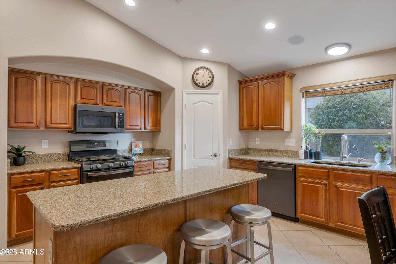 2716 E QUIET HOLLOW Lane, Phoenix, AZ 85024 — photo 14 of 41