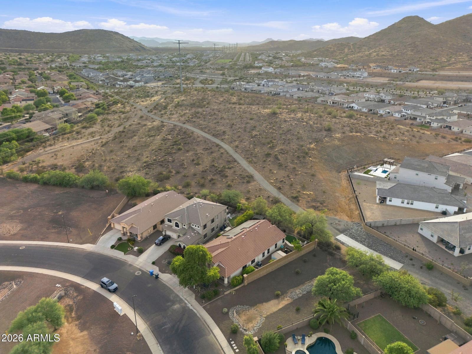 2716 E QUIET HOLLOW Lane, Phoenix, AZ 85024 — photo 5 of 41