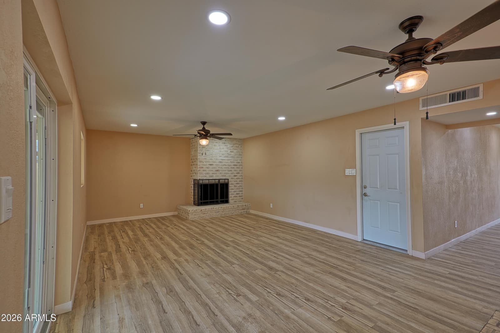 3 W DEL RIO Drive, Tempe, AZ 85282 — photo 7 of 42