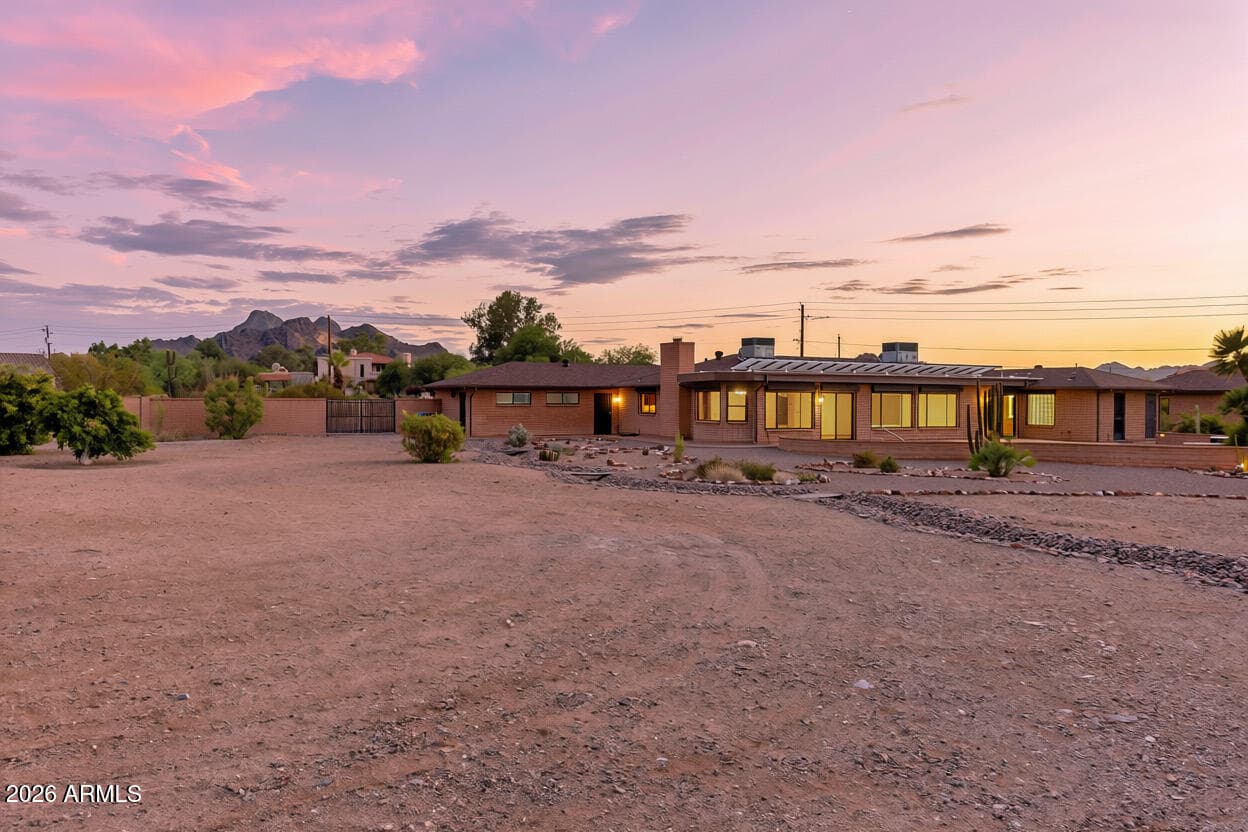 9607 N 40TH Street, Phoenix, AZ 85028 — photo 8 of 94
