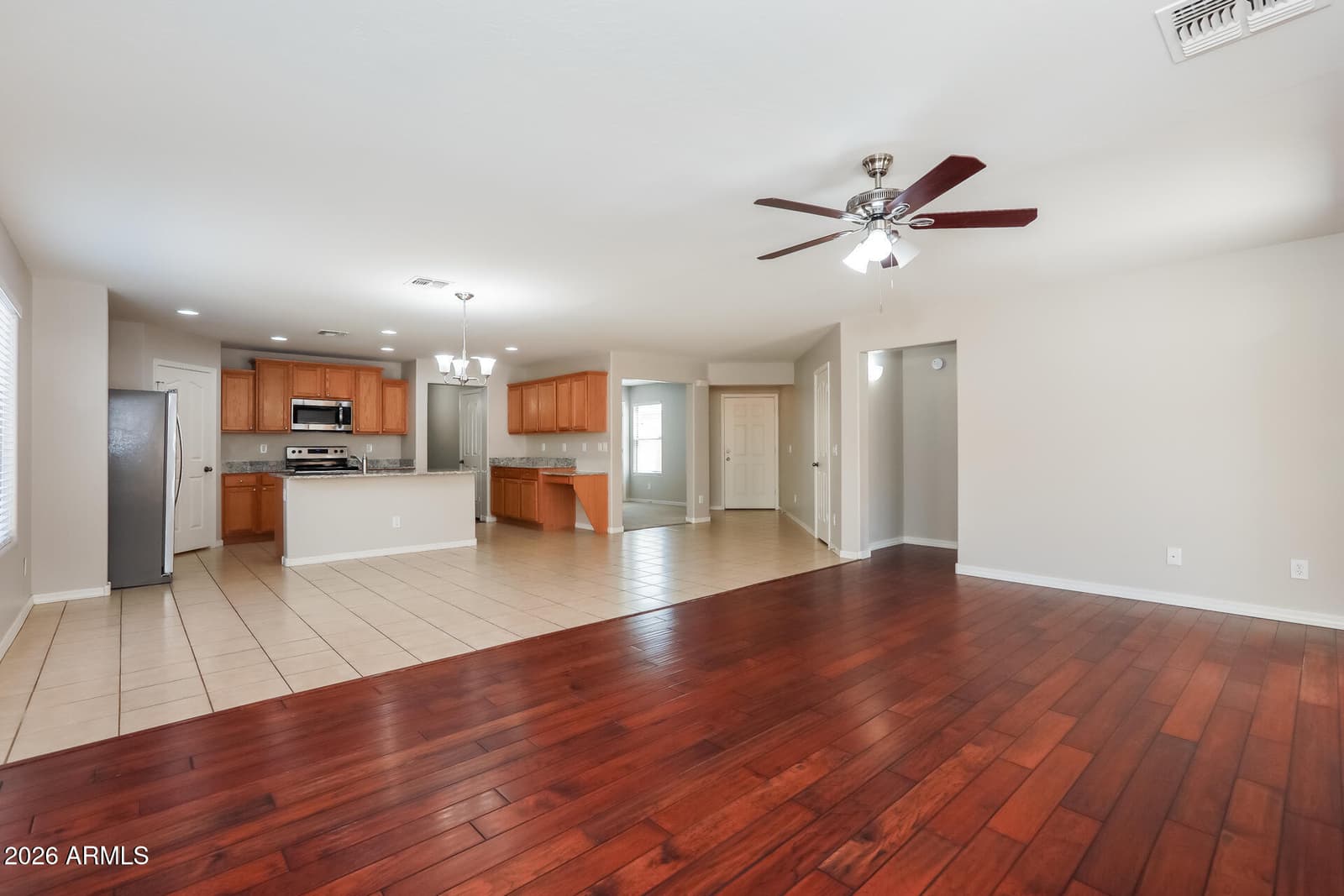 1069 W DESERT HILLS Drive, San Tan Valley, AZ 85143 — photo 4 of 21