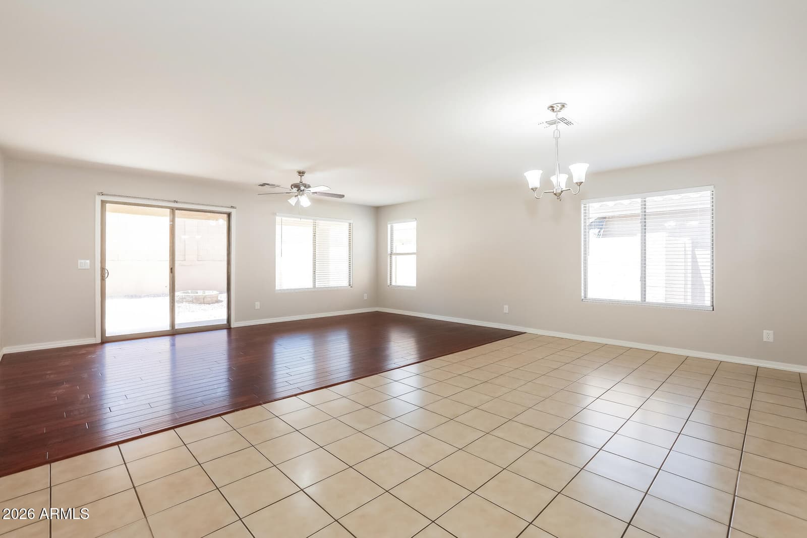 1069 W DESERT HILLS Drive, San Tan Valley, AZ 85143 — photo 5 of 21