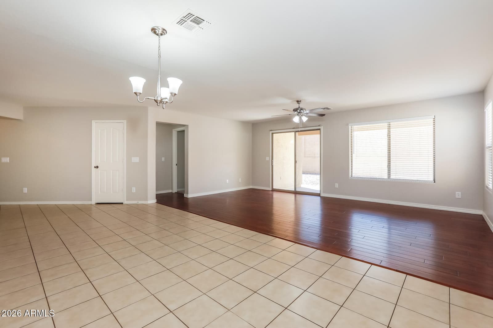 1069 W DESERT HILLS Drive, San Tan Valley, AZ 85143 — photo 6 of 21