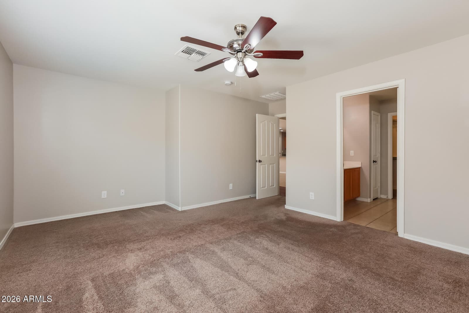 1069 W DESERT HILLS Drive, San Tan Valley, AZ 85143 — photo 11 of 21