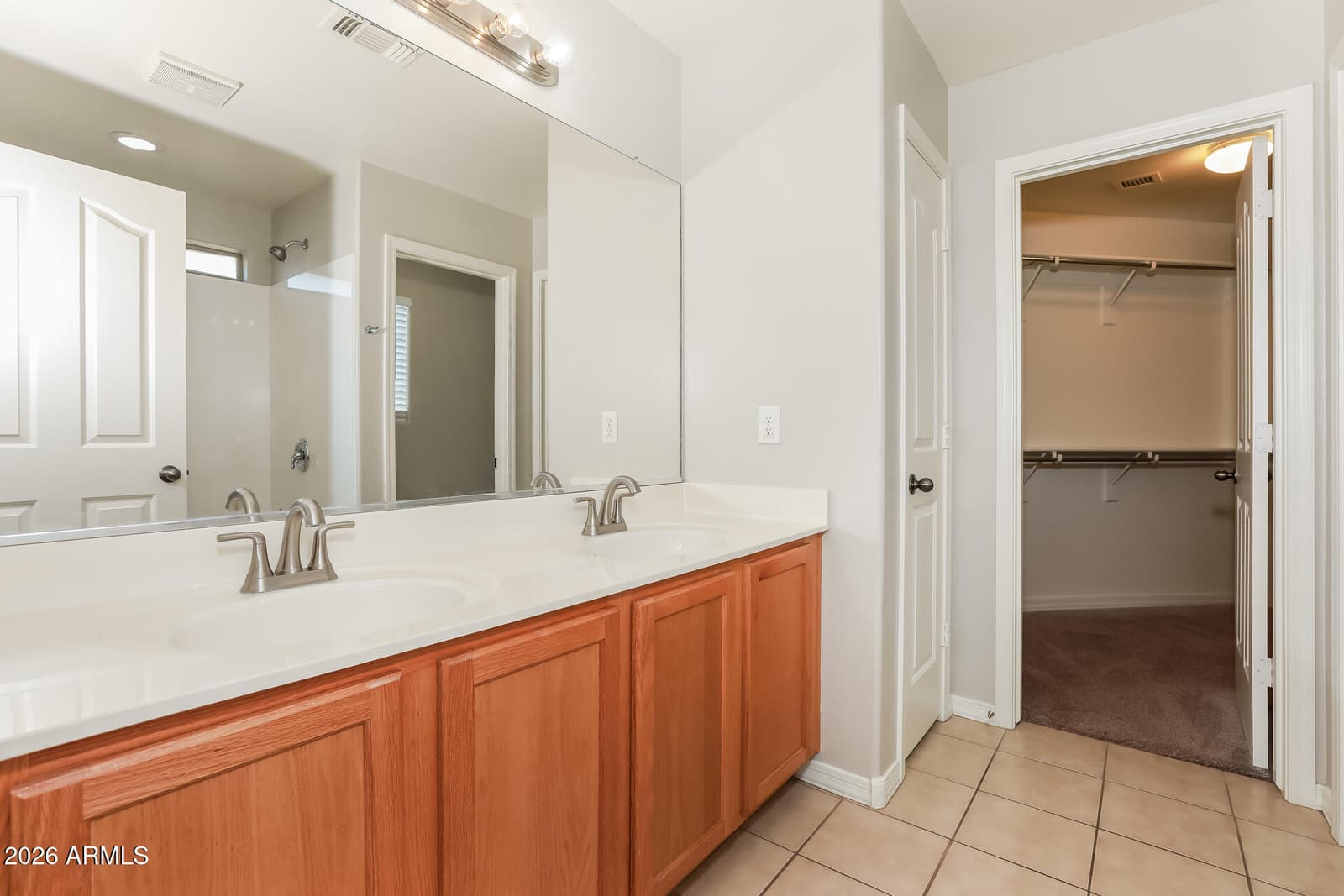 1069 W DESERT HILLS Drive, San Tan Valley, AZ 85143 — photo 12 of 21