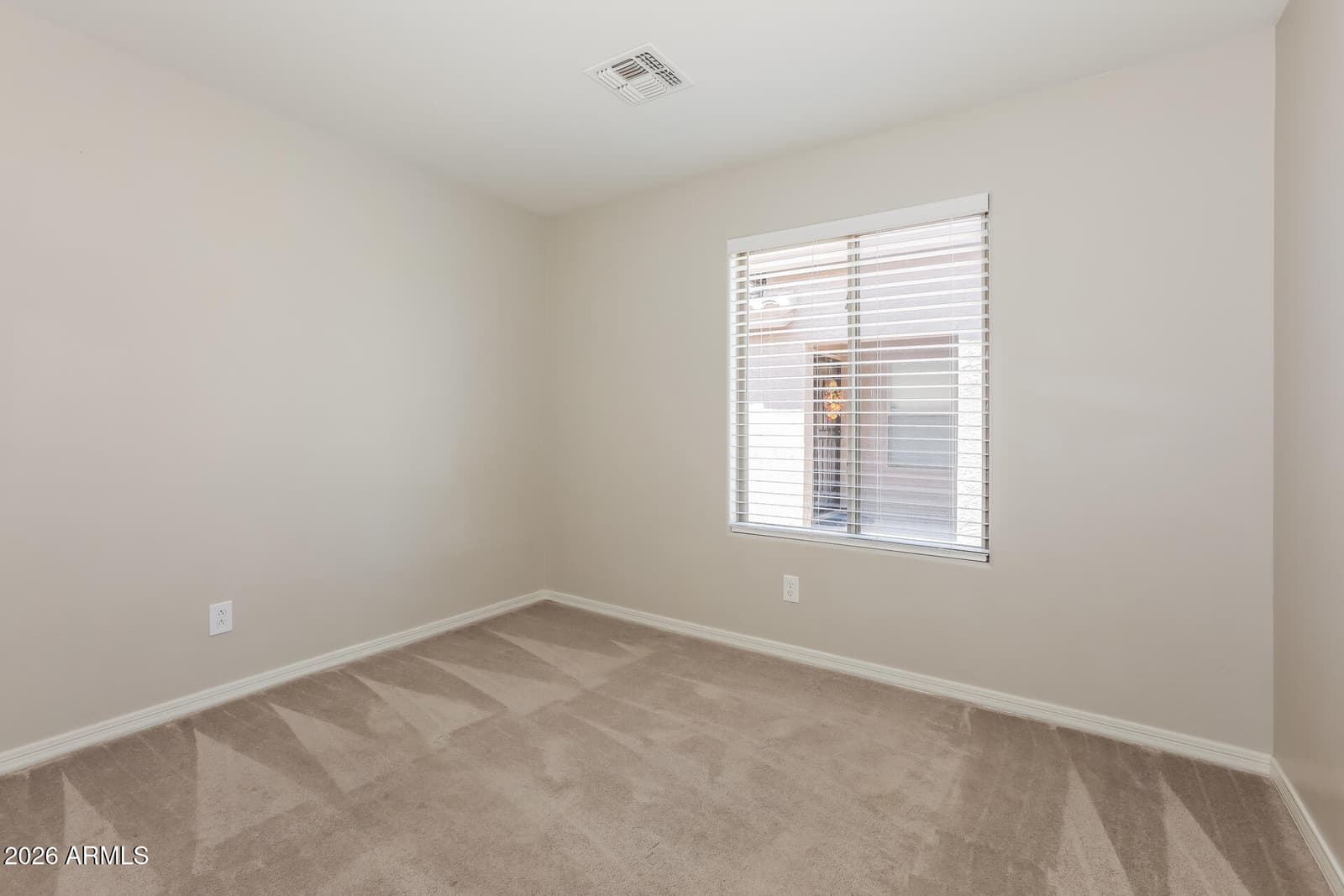 1069 W DESERT HILLS Drive, San Tan Valley, AZ 85143 — photo 14 of 21