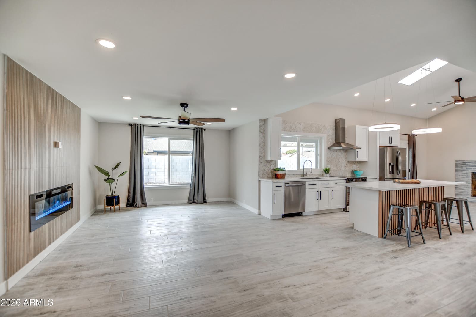 4819 W DAHLIA Drive, Glendale, AZ 85304 — photo 4 of 18