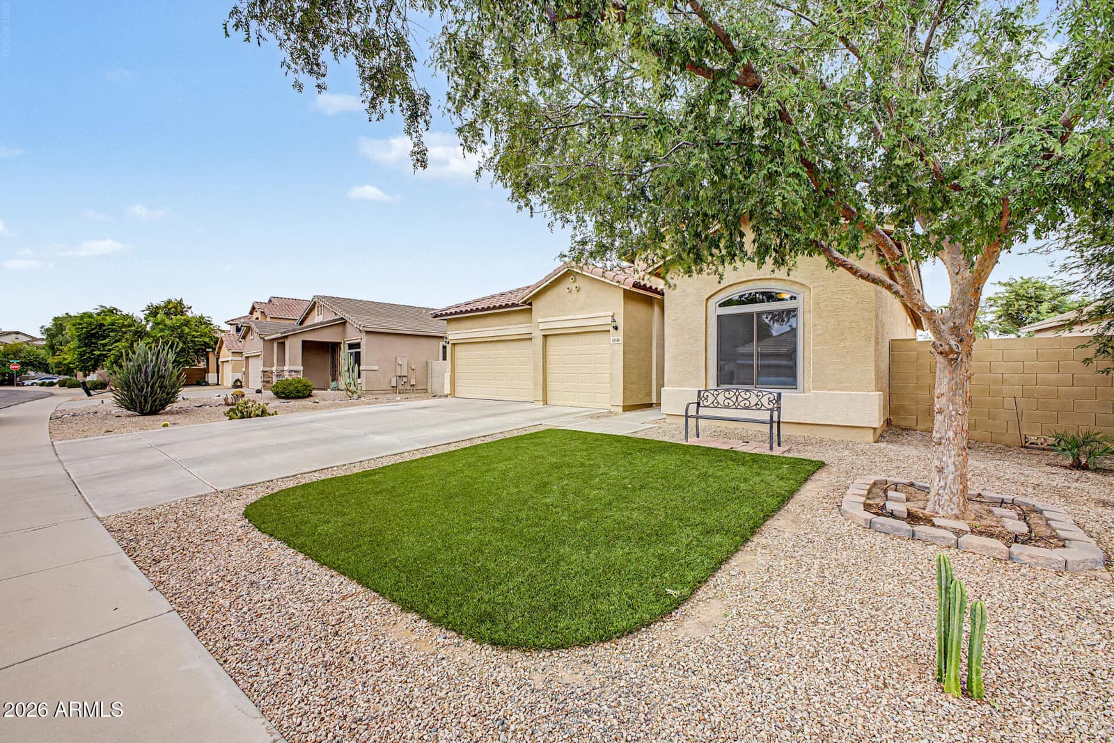 1046 W AYRSHIRE Trail, San Tan Valley, AZ 85143 — photo 3 of 33