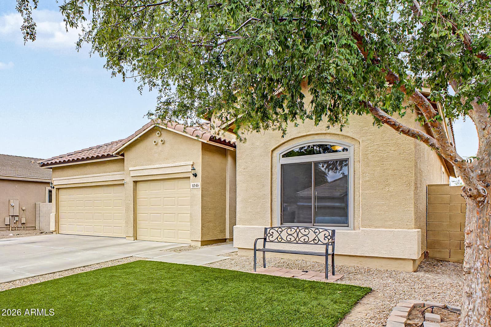 1046 W AYRSHIRE Trail, San Tan Valley, AZ 85143 — photo 4 of 33