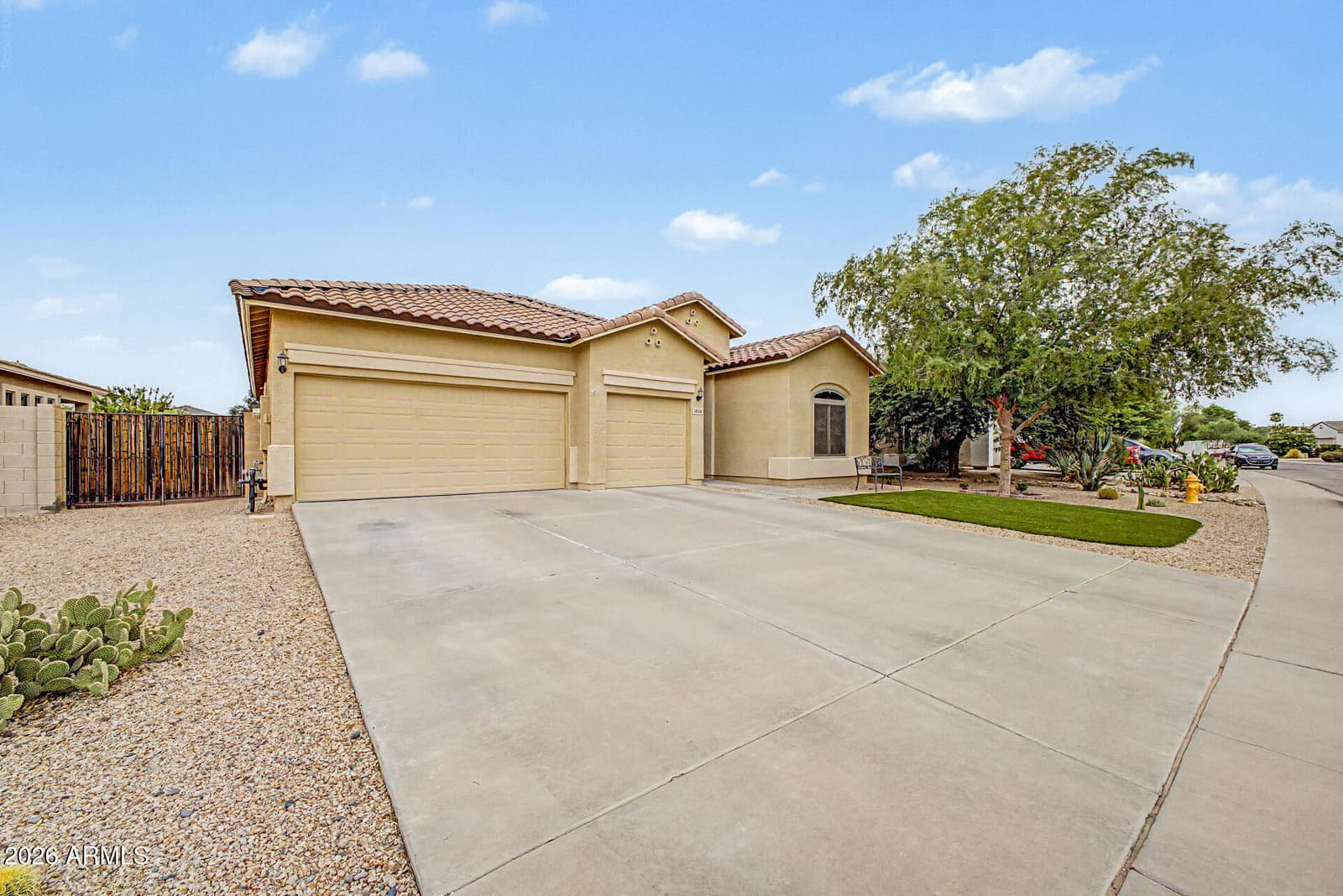 1046 W AYRSHIRE Trail, San Tan Valley, AZ 85143 — photo 5 of 33