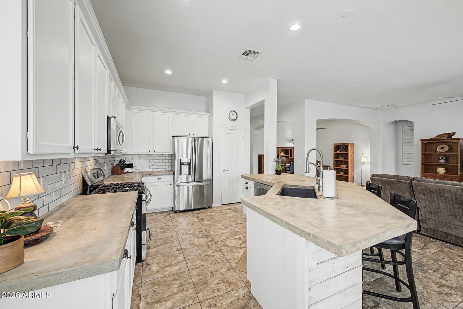 1046 W AYRSHIRE Trail, San Tan Valley, AZ 85143 — photo 15 of 33