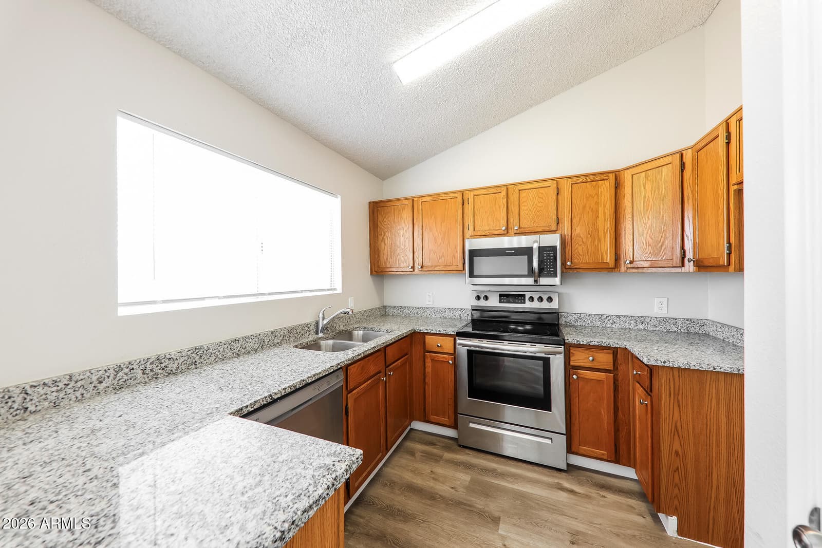 8538 W COLUMBINE Drive, Peoria, AZ 85381 — photo 11 of 26