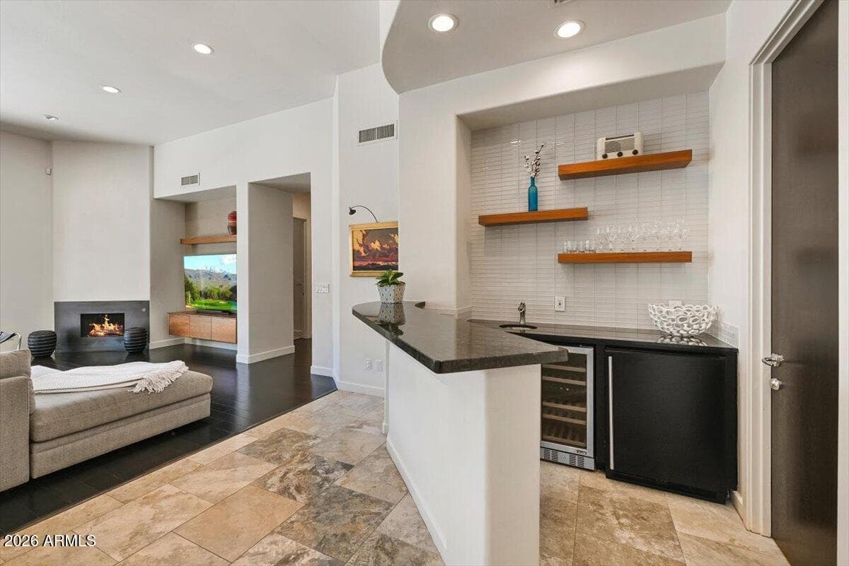 7124 E FOOTHILL Drive, Paradise Valley, AZ 85253 — photo 13 of 40