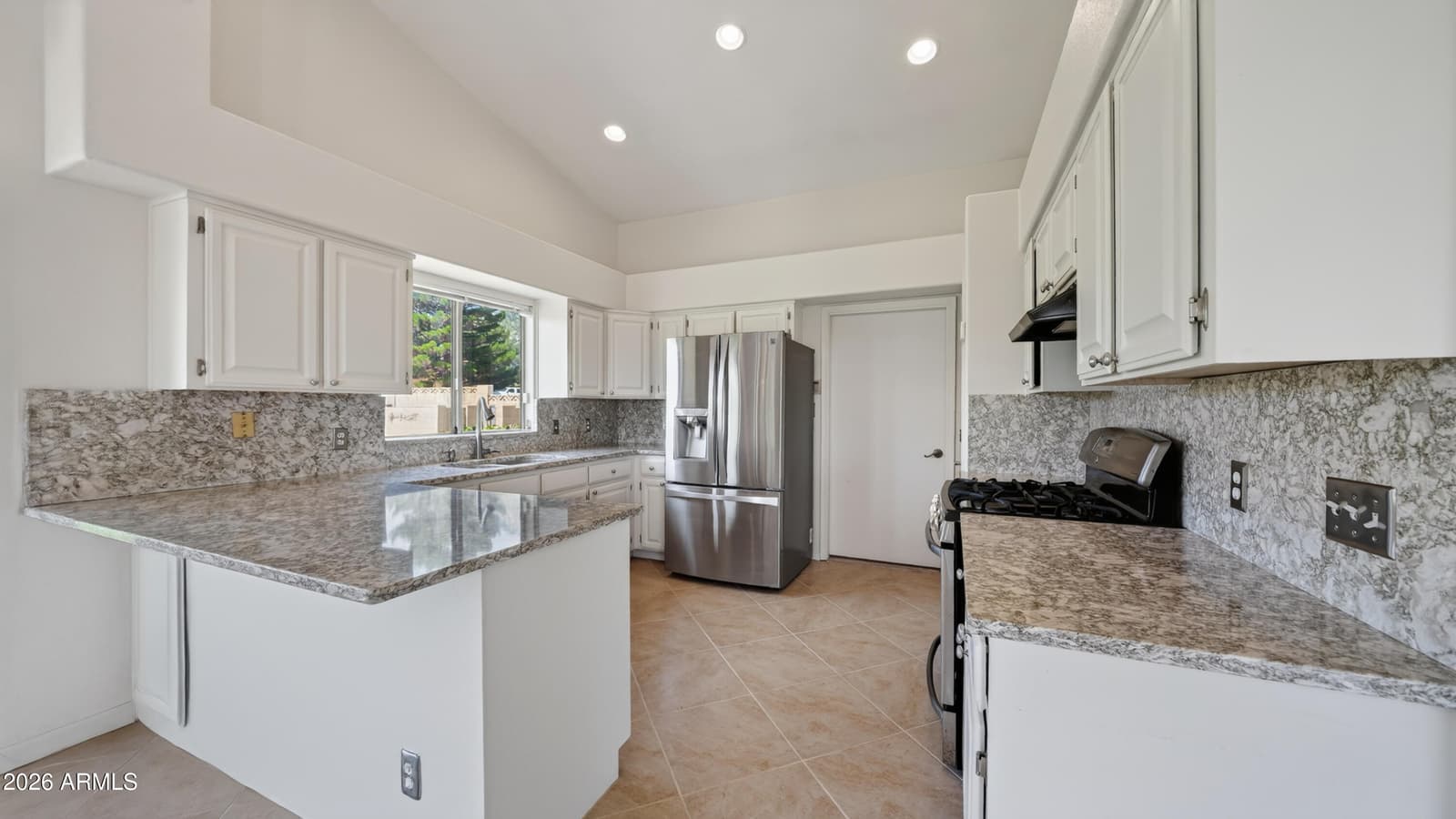7137 S Pinon Drive, Hereford, AZ 85615 — photo 10 of 44
