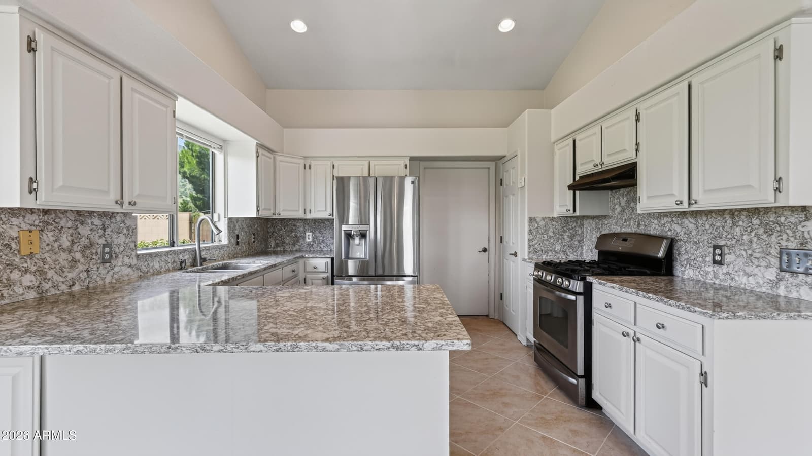 7137 S Pinon Drive, Hereford, AZ 85615 — photo 11 of 44