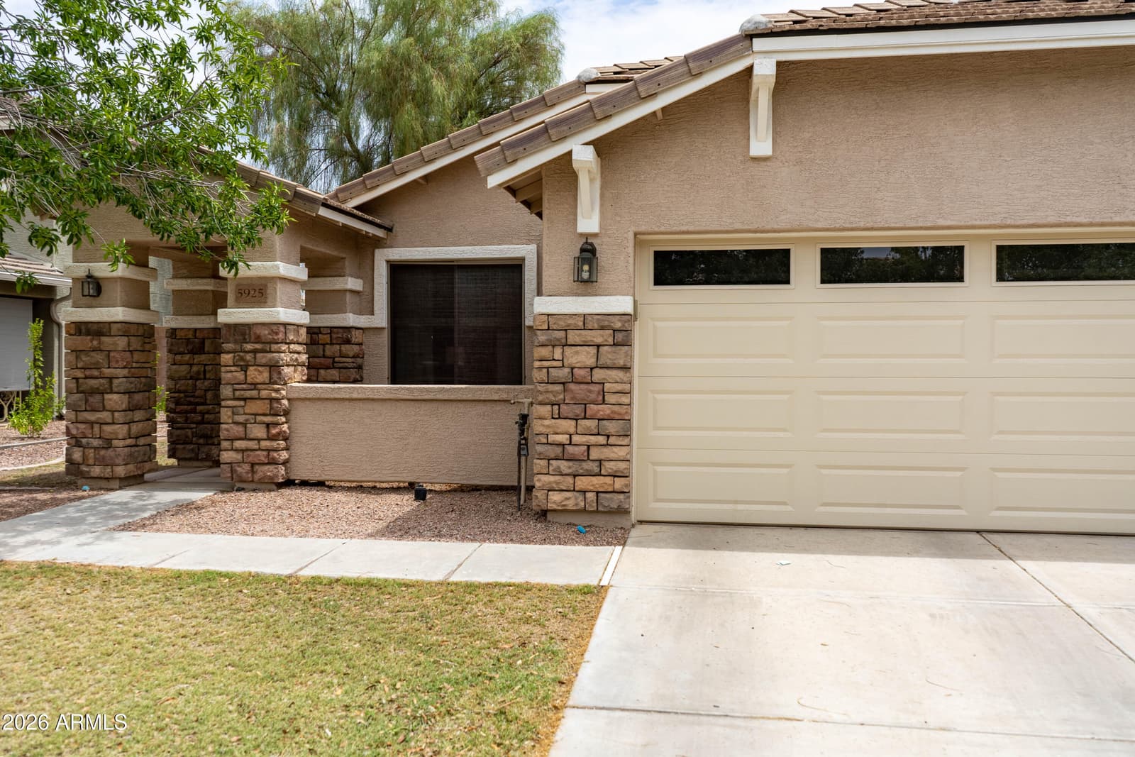 5925 S BANNING Street, Gilbert, AZ 85298 — photo 4 of 36