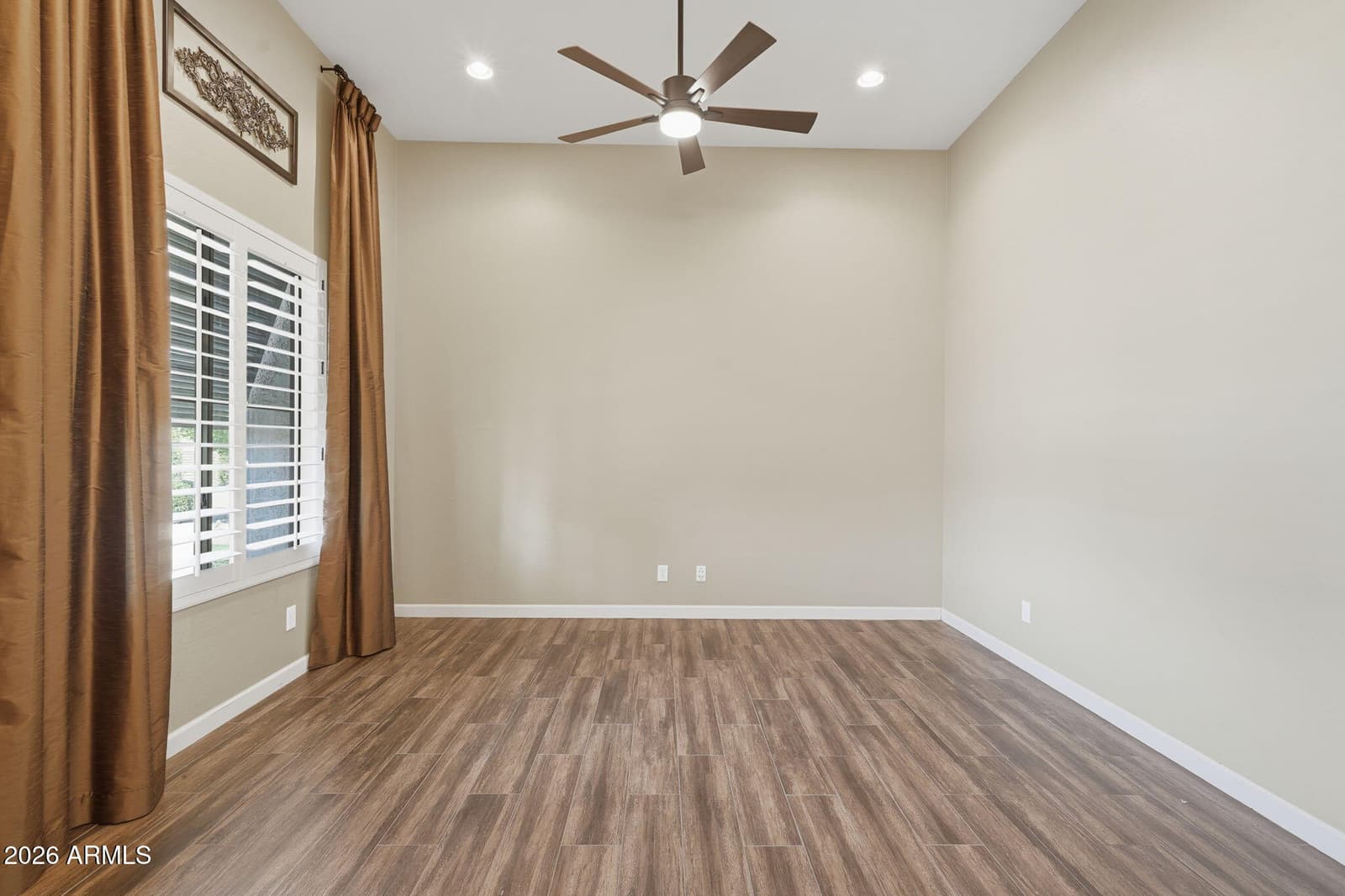 2471 E ROBIN Court, Gilbert, AZ 85296 — photo 9 of 47