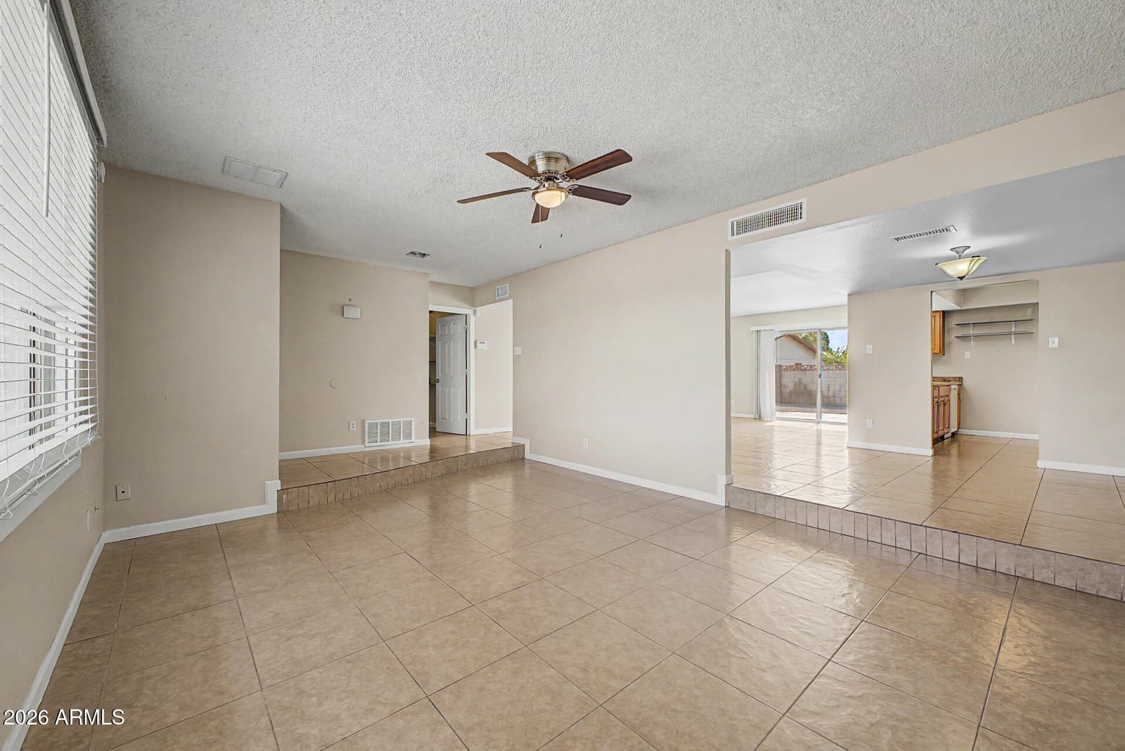 5220 N 68TH Avenue, Glendale, AZ 85303 — photo 6 of 42