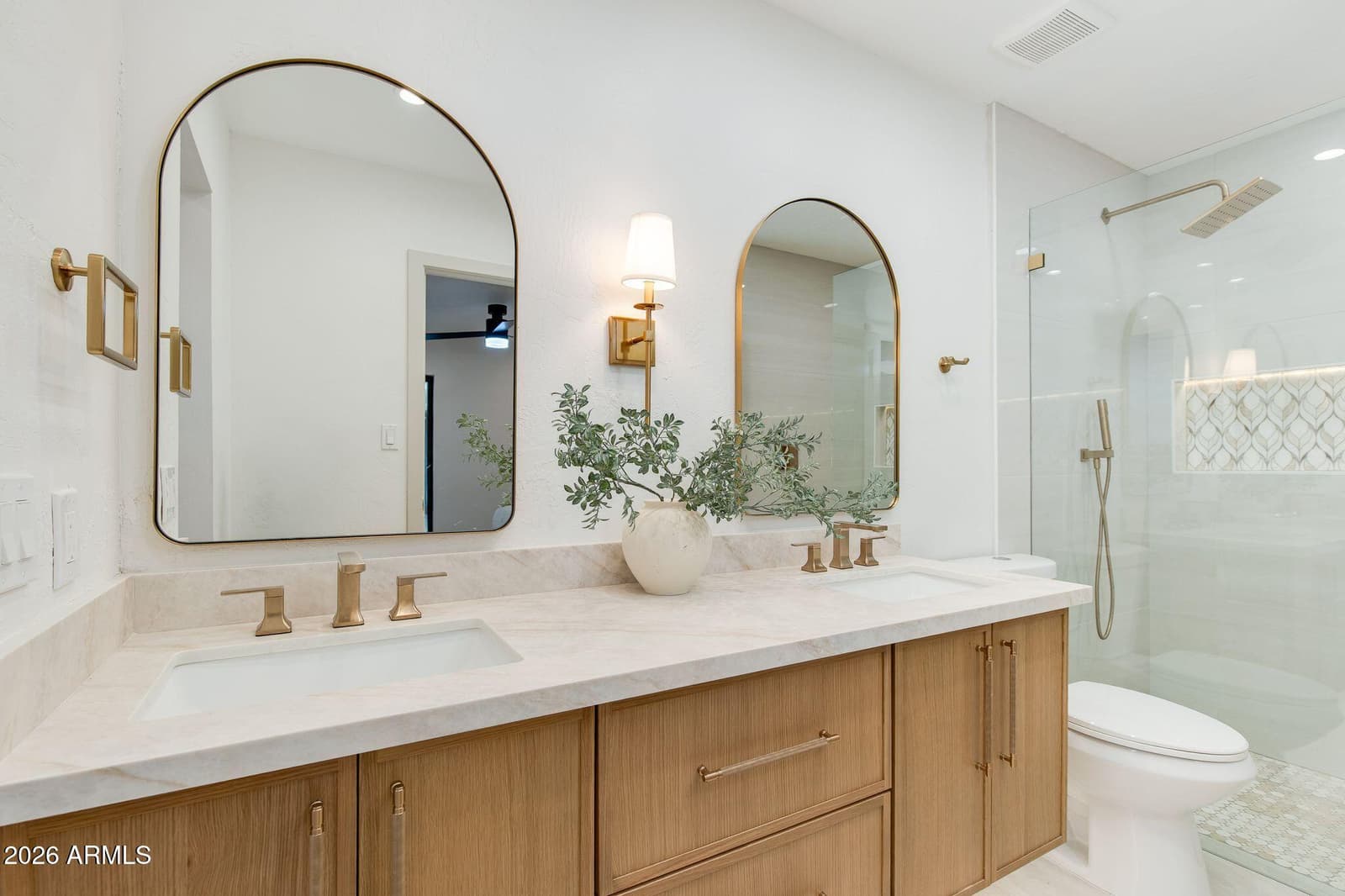8562 E TURNEY Avenue, Scottsdale, AZ 85251 — photo 8 of 19