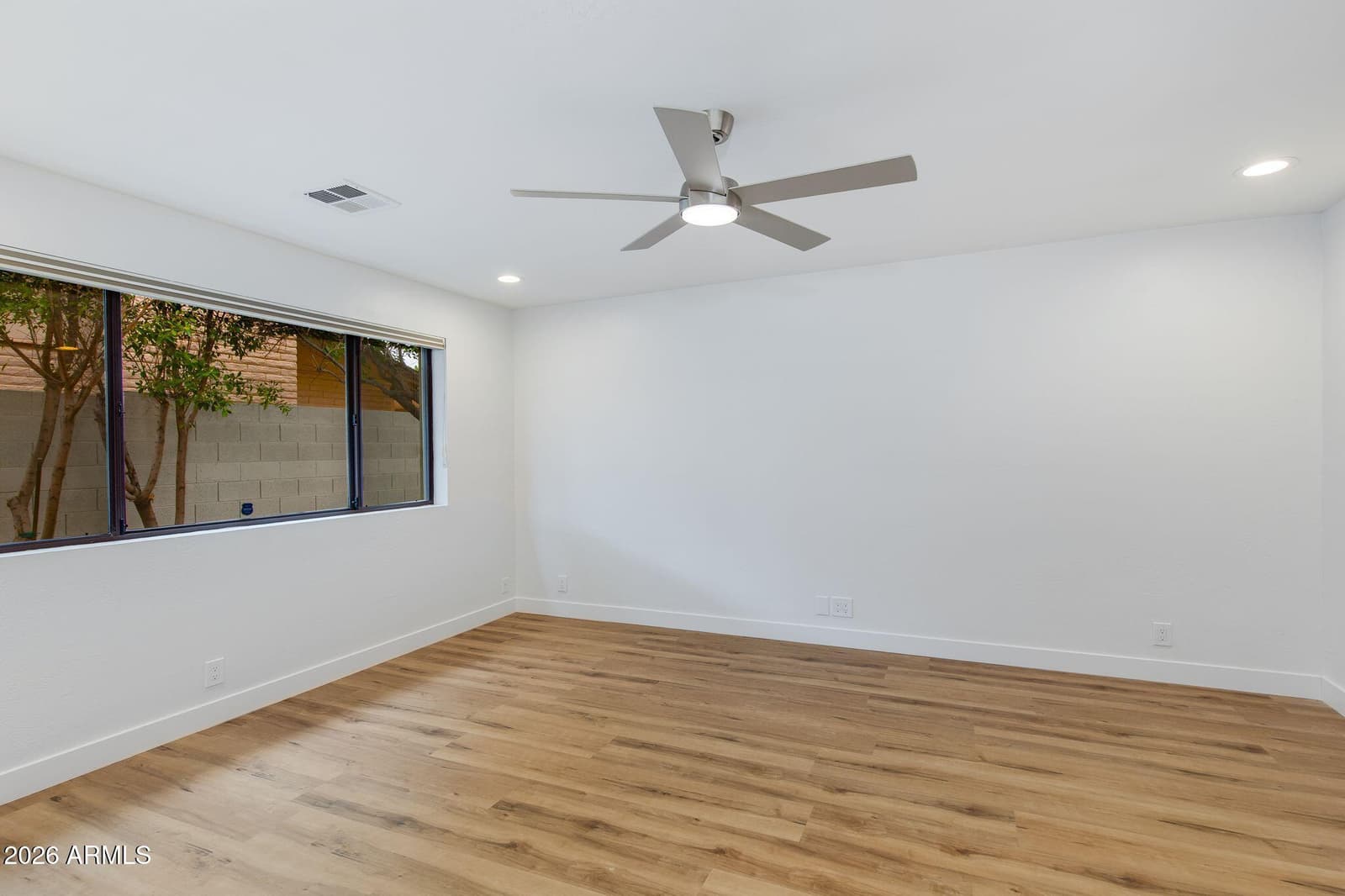 8562 E TURNEY Avenue, Scottsdale, AZ 85251 — photo 10 of 19